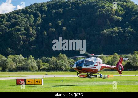 Svizzera, Aeroporto Agno-Lugano, elicottero al decollo Foto Stock