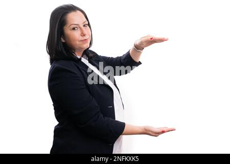 Donna imprenditore adulto in formalwear che tiene grande oggetto come spazio vuoto del copyspace per la pubblicità fra le mani come concetto esecutivo aziendale i Foto Stock