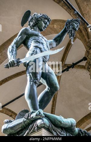 Firenze, Toscana/Italia - 19 Ottobre : Statua di Perseo tenendo la testa di Medusa di Firenze il 19 ottobre 2019 Foto Stock