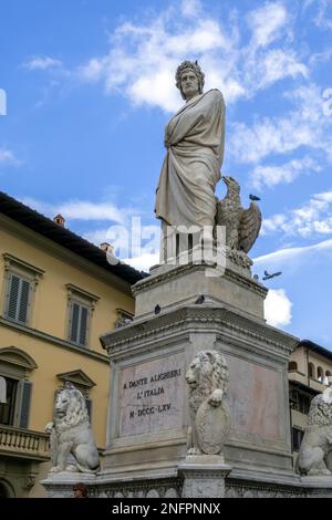 Firenze, Toscana/Italia - 19 Ottobre : monumento a Dante Alighieri in Piazza Santa Croce a Firenze il 19 ottobre 2019 Foto Stock