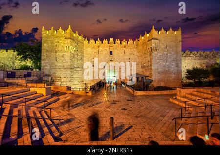 Gerusalemme in Israele. Porta di Damasco al tramonto Foto Stock