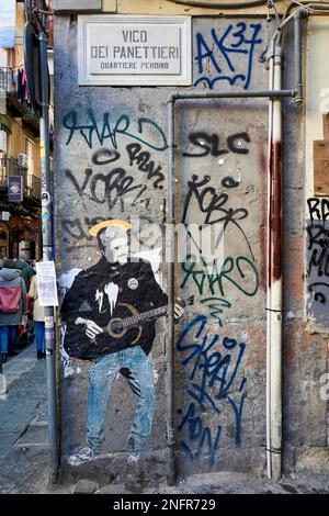 Napoli Campania Italia. Street graffiti raffiguranti Pino Daniele, famosa cantante italiana Foto Stock