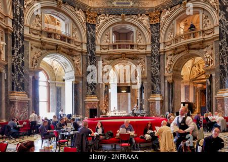 La caffetteria all'interno del Kunsthistorisches Museum. Vienna Austria Foto Stock