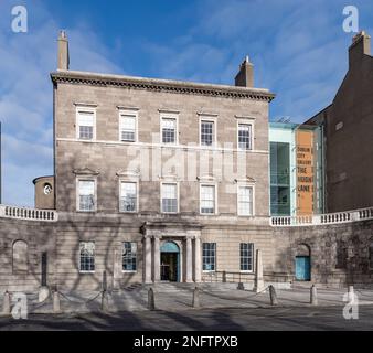 L'ingresso frontale della Galleria Municipale di Arte moderna di Hugh Lane, Dublino, Irlanda Foto Stock