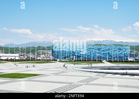 ADLER, SOCHI, RUSSIA - 26 aprile 2019: Ice Palace of Sports 'Iceberg' nel Parco Olimpico di Sochi Foto Stock
