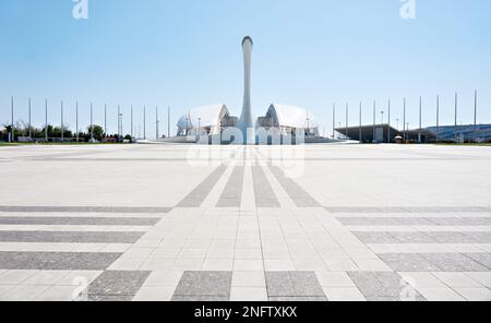 ADLER, SOCHI, RUSSIA - 26 aprile 2019: Fisht Stadium e Torch al Sochi Olympic Park Foto Stock