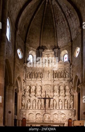 Retablo mayor de la iglesia del monasterio de Poblet, Tarragona, España Foto Stock