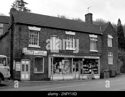 Old newsagents negozio alimentare Gran Bretagna UK 1981 Foto Stock