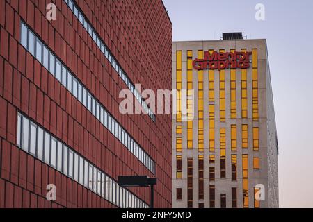 Centro di informazione scientifica e Biblioteca accademica dell'Università della Slesia e edificio degli uffici della Slesia Star nella città di Katowice, Polonia Foto Stock