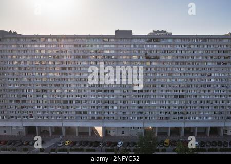 Superjednostka - Superunit, enorme blocco di appartamenti, esempio di architettura brutalista nella città di Katowice, nella regione della Slesia in Polonia Foto Stock