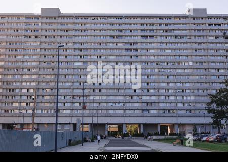 Superjednostka - Superunit, enorme blocco di appartamenti, esempio di architettura brutalista nella città di Katowice, nella regione della Slesia in Polonia Foto Stock