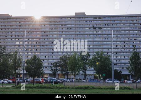 Superjednostka - Superunit, enorme blocco di appartamenti, esempio di architettura brutalista nella città di Katowice, nella regione della Slesia in Polonia Foto Stock