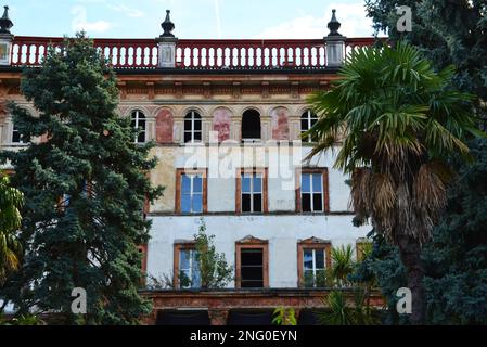 Vecchio edificio abbandonato a Bellagio, Italia Foto Stock