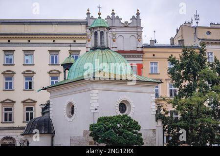 Chiesa di Sant'Adalberto sulla piazza principale nella città vecchia di Cracovia, Voivodato della Polonia minore Foto Stock