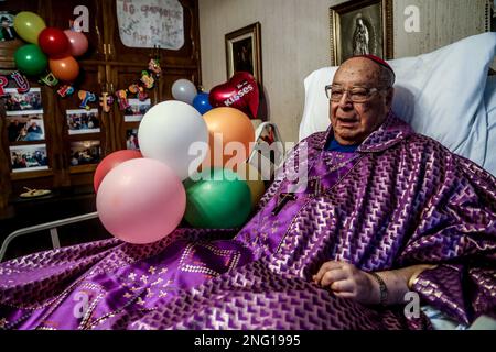 Misa de despedida del fallecido , Arzobismo Carlos Quintero Arce de 96 años, quin perdiera la vida el pásado lunes en la noche Foto Stock