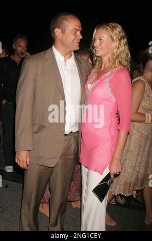 Lachlan Murdoch e Sarah o'Hare Murdoch partecipano al gala estivo del Teatro pubblico e alla festa notturna di apertura di Shakespeare nel parco 'come piace a te' al Castello Belvedere in Central Park a New York City il 12 luglio 2006. Foto: Henry McGee/MediaPunch Foto Stock