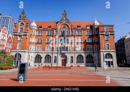 Esterno del Museo Slesiano nella città di Katowice, nella regione della Slesia in Polonia, vista da Piazza dei difensori Foto Stock