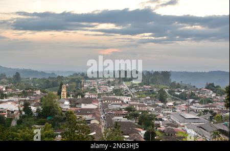 Vista del Salento al tramonto. Dipartimento di Quindio. Colombia Foto Stock