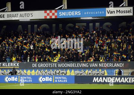 Waalwijk, Paesi Bassi. 17th Feb, 2023. WAALWIJK - tifosi della RKC durante la partita della Premier League olandese tra la RKC Waalwijk e Fortuna Sittard al Mandemakers Stadium il 17 febbraio 2023 a Waalwijk, Paesi Bassi. ANP BART STOUTJESDYK Credit: ANP/Alamy Live News Foto Stock