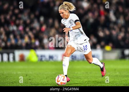 Milton Keynes, Regno Unito. 16th Feb, 2023. Milton Keynes, Inghilterra, 16th 2023 febbraio: Rachel Daly (12 Inghilterra) corre con la palla durante la partita di calcio della Arnold Clark Cup tra Inghilterra e Repubblica di Corea allo Stadio MK di Milton Keynes, Inghilterra. (Kevin Hodgson /SPP) Credit: SPP Sport Press Photo. /Alamy Live News Foto Stock