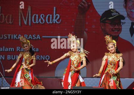 Indonesiano eseguire sagita danza Foto Stock