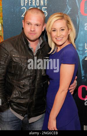 New York, NY, Stati Uniti. 02nd Apr, 2023. (R-L) la star del paese Kellie Pickler (“American Idol”, “Dancing with the Stars”) e il marito Kyle Jacobs partecipano alla CMT 2015 in anticipo il 2 aprile 2015 a New York City. New York. Credit: Raymond Hagans/Media Punch/Alamy Live News Foto Stock