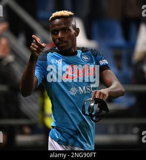 Reggio Emilia, Italia. 17th Feb, 2023. Victor Osimhen di Napoli celebra il suo gol durante una partita di calcio di Serie A tra Sassuolo e Napoli a Reggio Emilia, Italia, il 17 febbraio 2023. Credit: Alberto Lingria/Xinhua/Alamy Live News Foto Stock