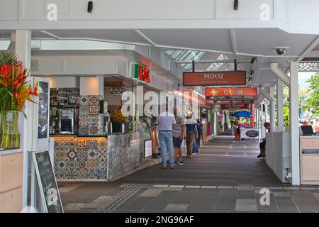 Cairns, Queensland, Australia - 07 febbraio 2023: Centro commerciale di Cairns con negozi e ristoranti Foto Stock