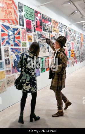 L'apertura della mostra d'arte dei graffiti di Beyond the Streets alla Saatchi Gallery London UK 16/2/23 Foto Stock