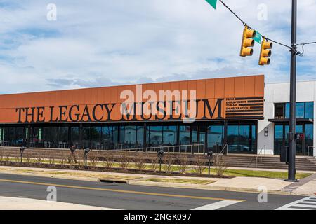 Montgomery, Alabama, USA-7 febbraio 2023: Primo piano del Legacy Museum: Da Enslavement a incarcerazione di massa nel quartiere dei divertimenti di Down Foto Stock