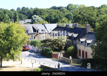 Vista del villaggio e Route de Duc Jean V, Suscinio, Morbihan, Bretagna, Francia Foto Stock