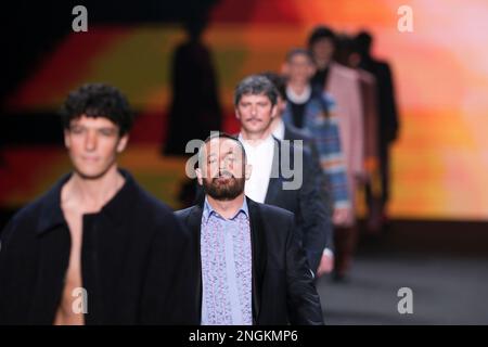 Madrid, Spagna. 18th Feb, 2023. I modelli percorreranno la pista alla sfilata di moda Garcia Madrid durante la Mercedes Benz Fashion Week all'IFEMA di Madrid. Credit: SOPA Images Limited/Alamy Live News Foto Stock