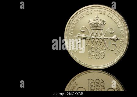 Lato opposto di una moneta del 1989 £2 che commemora il terzo centenario della rivendicazione di diritto Foto Stock