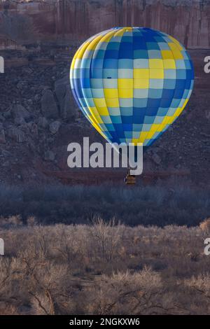 Mongolfiera vicino a Bluff, Utah Foto Stock