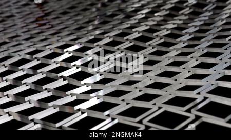 Mesh metallica fluttuante in onde nello spazio, sfondo astratto, campo geometrico infinito su sfondo nero. Foto Stock