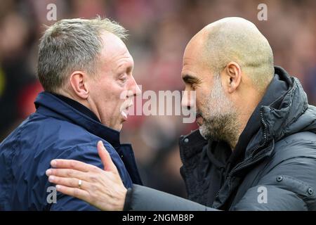 Nottingham, Regno Unito. 18th febbraio 2023Steve Cooper, allenatore capo della Foresta di Nottingham e Pep Guardiola, manager di Manchester City durante la partita della Premier League tra la Foresta di Nottingham e Manchester City presso il City Ground di Nottingham sabato 18th febbraio 2023. (Foto: Jon Hobley | NOTIZIE MI) Credit: NOTIZIE MI & Sport /Alamy Live News Foto Stock