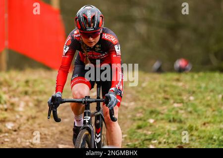 L'olandese Denise Betsema ha raffigurato in azione durante la gara femminile del Waaslandcross, ottava e ultima gara dell'Exact Cross, sabato 18 febbraio 2023 a Sint-Niklaas. FOTO DI BELGA DAVID PINTENS Foto Stock