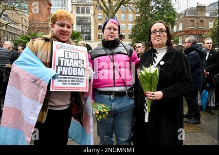 Londra, Regno Unito. 18th Feb, 2023. Londra, Regno Unito. Veglia per l'assassinio della teenager trans Brianna Ghey in piazza Soho. Credit: michael melia/Alamy Live News Foto Stock