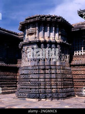 12th ° secolo HoySaleswara tempio sculture in Halebid, Karnataka, India Foto Stock