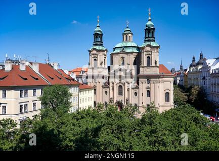 Praga Repubblica Ceca. La chiesa di San Nicola in Piazza della Città Vecchia Foto Stock