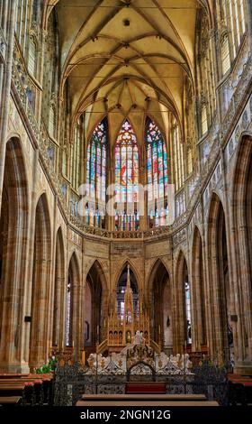 Praga Repubblica Ceca. Cattedrale di San Vito, all'interno del castello di Praga complesso Foto Stock
