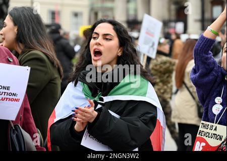 Londra, Regno Unito. 18th Feb, 2023. Londra, Regno Unito. I cittadini iraniani protestano contro il regime iraniano, che è stato ripagabile per la morte di Mahsa Amini in custodia di polizia, un atto che ha scatenato una grande rivolta a livello mondiale. Credit: michael melia/Alamy Live News Foto Stock