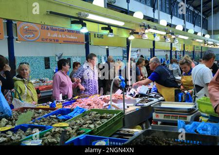 All'interno di Halle Aux Poissons, Place de la Poissonnerie, Vannes, Morbihan, Bretagna, Francia Foto Stock