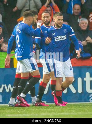 RangersÕ Kemar Roofe festeggia (centro) con i compagni di squadra dopo aver segnato il gol 3rd alla Cinch Premiership allo stadio Almondvale di Livingston. Data immagine: Sabato 18 febbraio 2023. Foto Stock