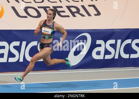 APELDOORN, PAESI BASSI - FEBBRAIO 18: Lieke Klaver gareggia sulle 400m Donne durante i Campionati olandesi Athletics Indoor 2023 a Omnisport il 18 Febbraio 2023 ad Apeldoorn, Paesi Bassi (Foto di Patrick Goosen/Orange Pictures) Foto Stock