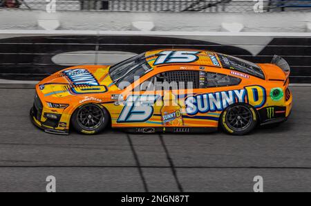 Daytona, Stati Uniti. 18th Feb, 2023. Riley Herbst guida a velocità durante le prove finali per la 2023 Daytona 500 di sabato 18 febbraio 2023 a Daytona, Florida. Foto di Edwin Locke/UPI Credit: UPI/Alamy Live News Foto Stock