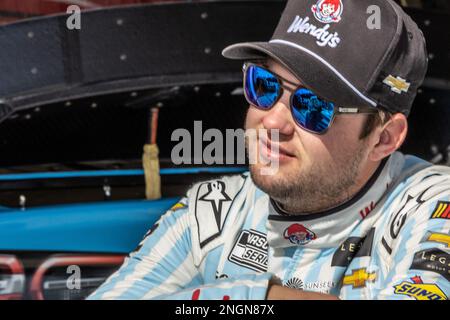 Daytona, Stati Uniti. 18th Feb, 2023. Noah Gragson si ferma dopo la prova finale per la 2023 Daytona 500 di sabato 18 febbraio 2023 a Daytona, Florida. Foto di Edwin Locke/UPI Credit: UPI/Alamy Live News Foto Stock