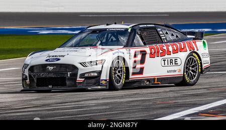 Daytona, Stati Uniti. 18th Feb, 2023. Austin Cindric entra nel corso durante le prove finali per la 2023 Daytona 500 di sabato 18 febbraio 2023 a Daytona, Florida. Foto di Edwin Locke/UPI Credit: UPI/Alamy Live News Foto Stock