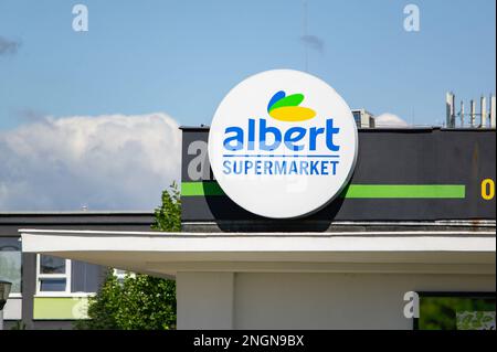 HAVIROV, REPUBBLICA CECA - 2 SETTEMBRE 2022: Banner della catena di negozi di alimentari Albert a Havirov Foto Stock