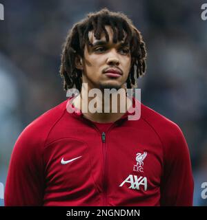 Newcastle, Regno Unito. 06th Ott 2022. Trent Alexander-Arnold #66 di Liverpool guarda alla folla prima della partita della Premier League Newcastle United vs Liverpool a St. James's Park, Newcastle, Regno Unito, 18th febbraio 2023 (Photo by Flynn Duggan/News Images) a Newcastle, Regno Unito, il 10/6/2022. (Foto di Flynn Duggan/News Images/Sipa USA) Credit: Sipa USA/Alamy Live News Foto Stock